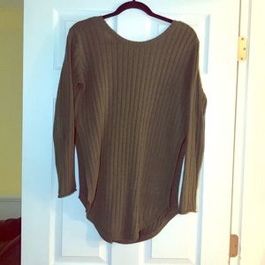 Green knit sweater with low cut back ✨